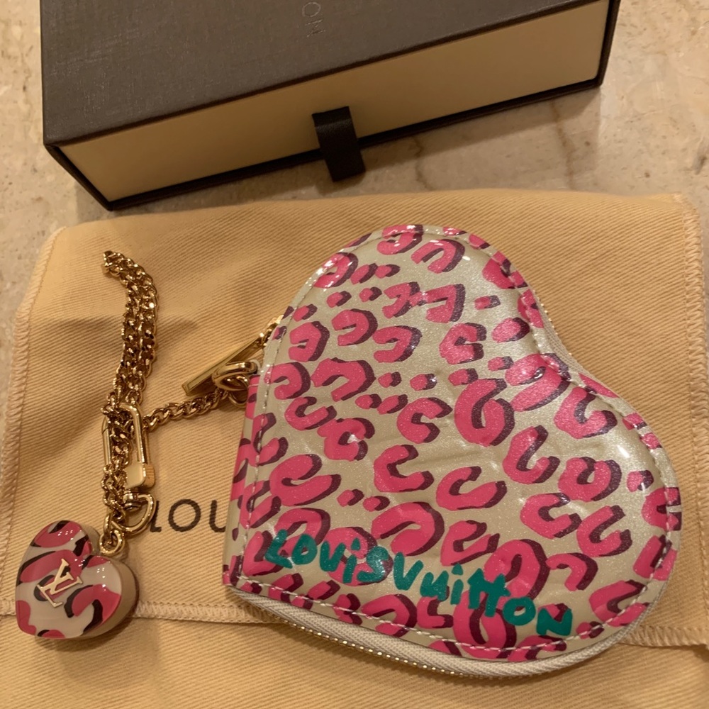 Louis Vuitton purse Well Limited
